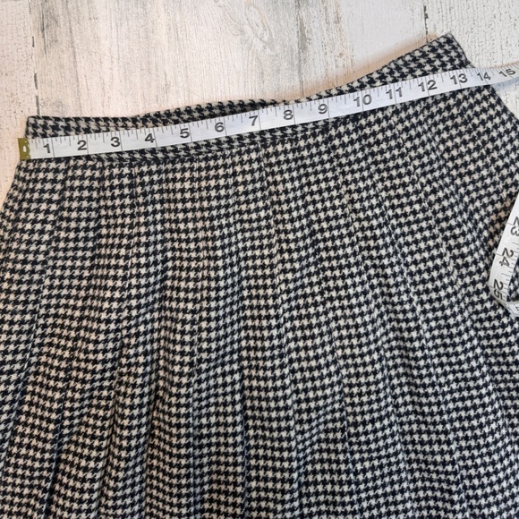 Orvis Vintage Wool Wrap Skirt Fringe Pleated Wool Size 6 Black White - Picture 7 of 11